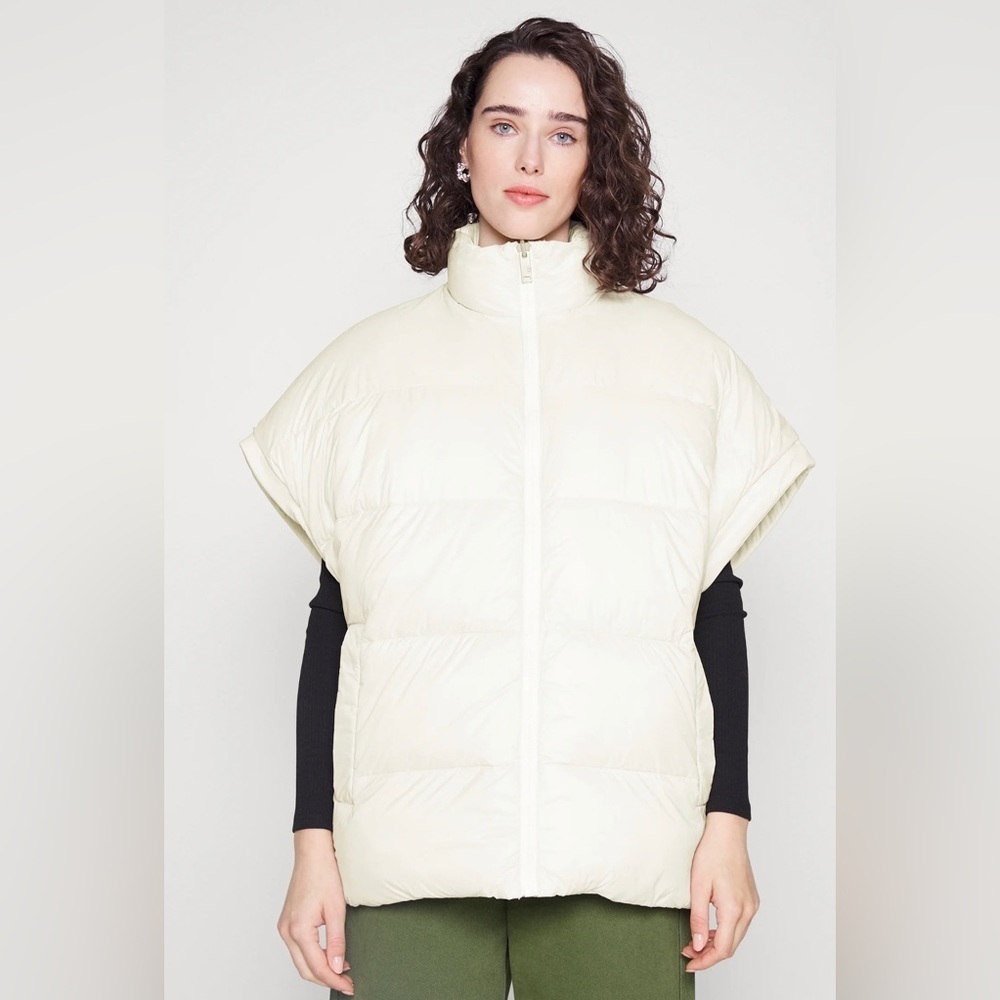 NEW UGG - Sydnee Reversible Puffer Vest - Picture 4 of 16